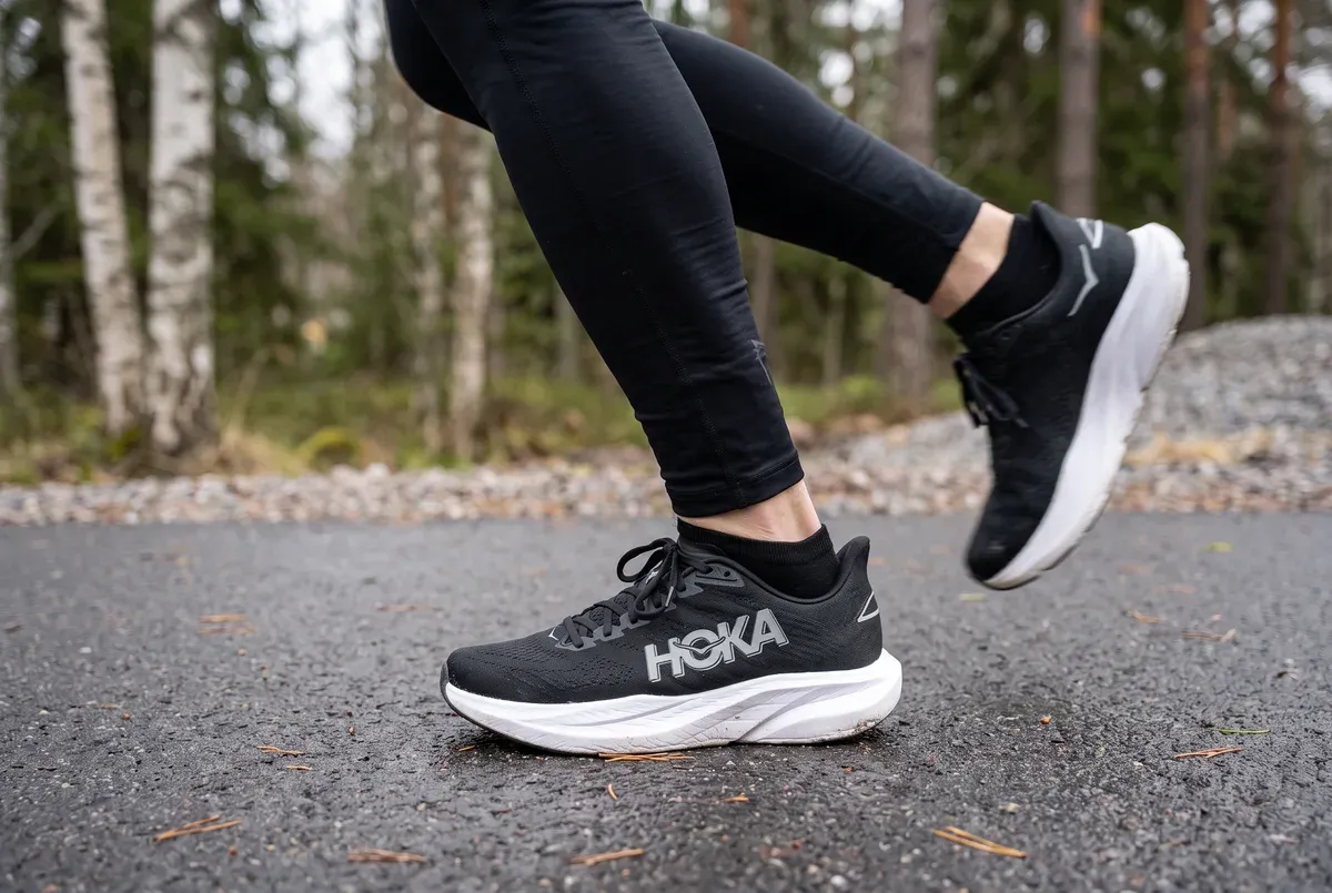 Hoka Mach 7 mitt i ett löpsteg