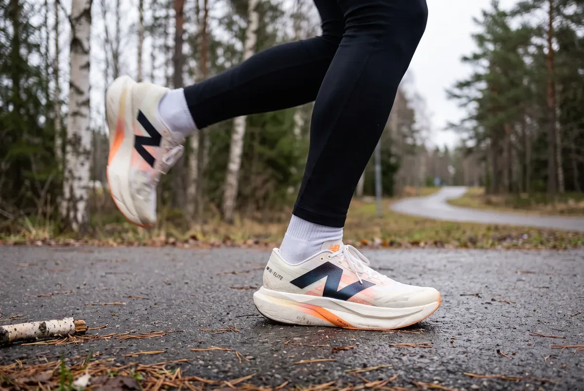 New Balance SC Elite v4 mitt i ett löpsteg