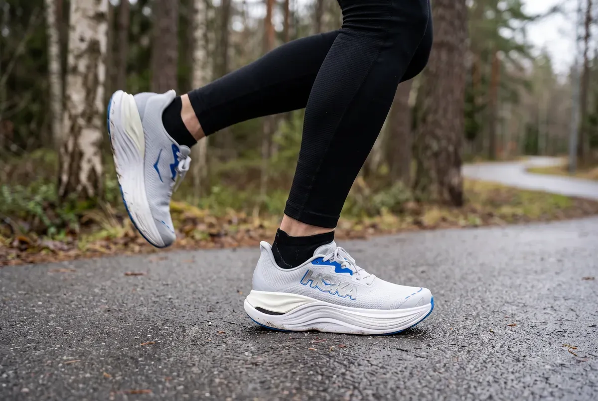 Hoka Skyward X mitt i ett löpsteg