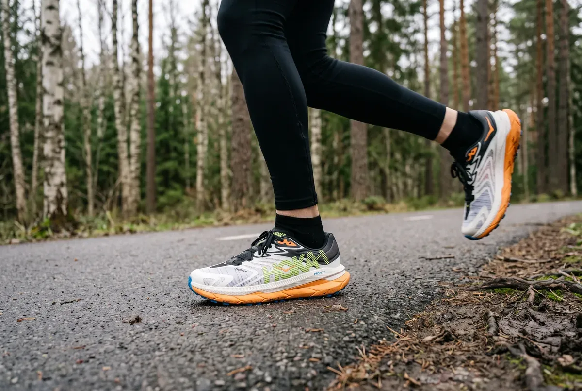 Hoka Tecton X 2 mitt i ett löpsteg