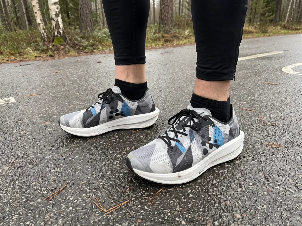 Craft CTM Ultra Carbon 2 på fötterna på blöt asfalt